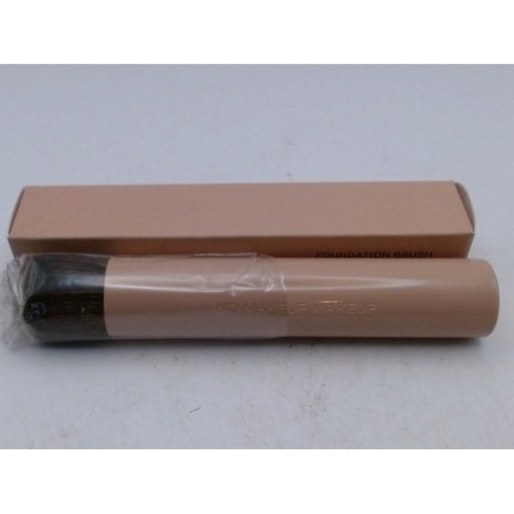No Makeup Makeup - High Performance, The Perfect Foundation Brush, BNIB